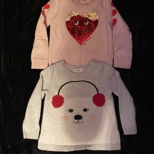 One grey sweater and 1 pink sweatshirt